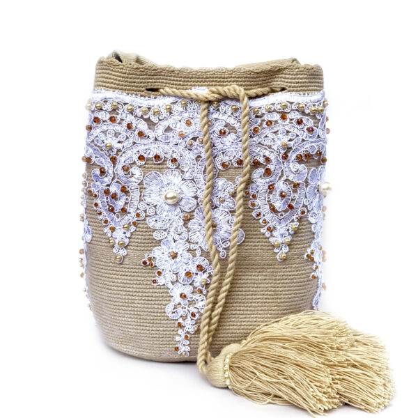 Mochila wayuu - beige with lace.