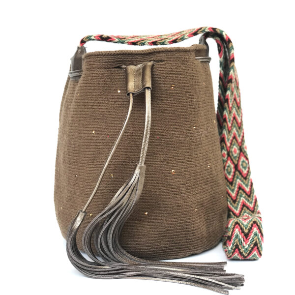 Mochila wayuu – Brown , crystals and leather.