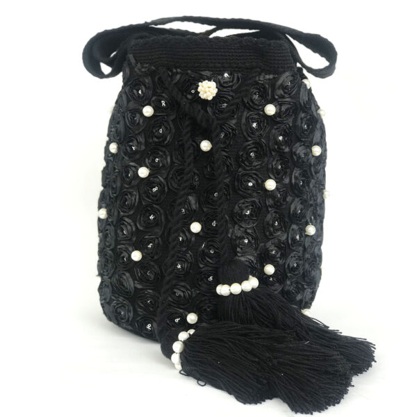 Mochila wayuu - black with pearls